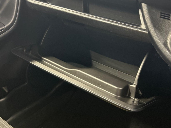 2019 Toyota Vitz DBA-KSP130 (UW-6a150f173d097)[17]