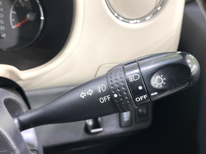 2013 Daihatsu Mira Cocoa DBA-L675S (UW-6a150f1b5e965)[28]