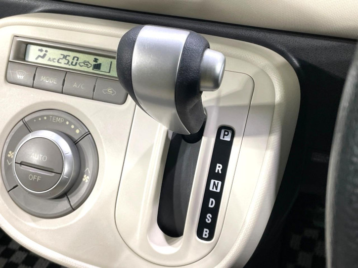 2013 Daihatsu Mira Cocoa DBA-L675S (UW-6a150f1b5e965)[26]