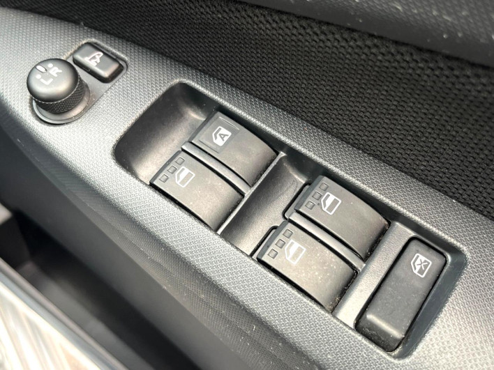 2013 Daihatsu Move DBA-LA100S (UW-6a150f1d41e8e)[16]
