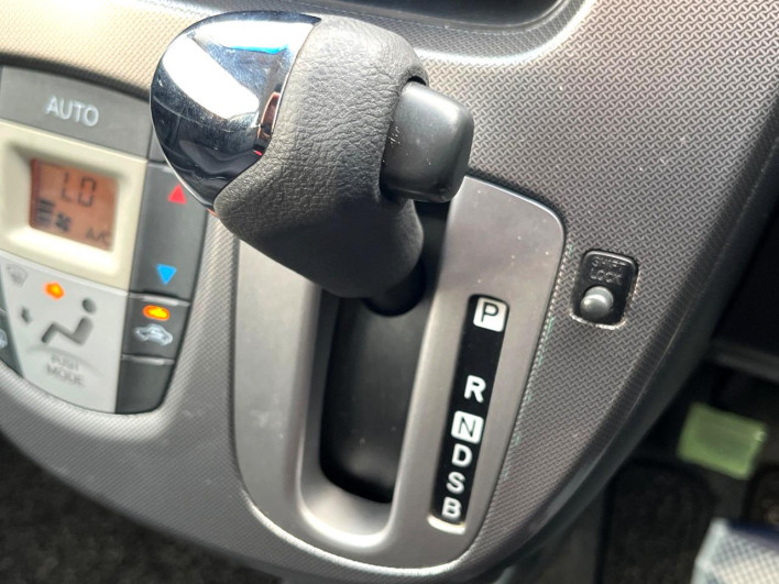 2013 Daihatsu Move DBA-LA100S (UW-6a150f1d41e8e)[23]
