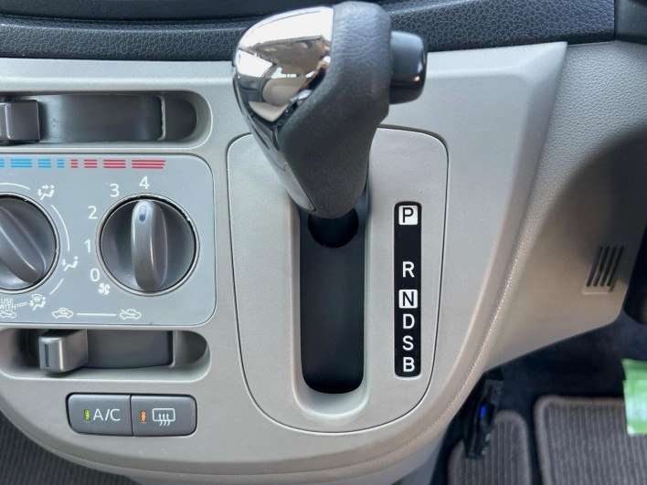 2012 Daihatsu Mirai Ease DBA-LA300S (UW-6a150f2363831)[29]