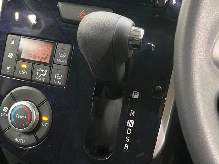 2016 Daihatsu Tanto DBA-LA600S (UW-6a150f2b3c3b2)[24]