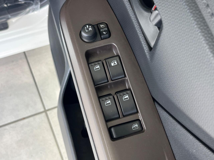 2018 Toyota Roomy DBA-M900A (UW-6a150f4490e69)[25]