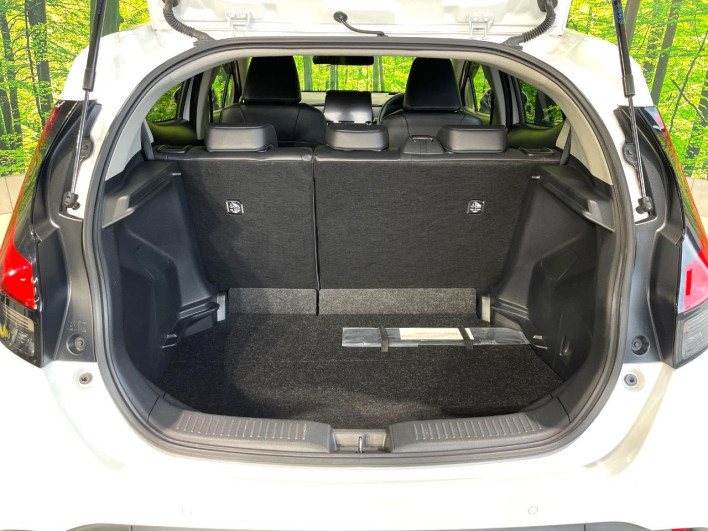 2021 Toyota Aqua 6AA-MXPK11 (UW-6a150f919d432)[14]