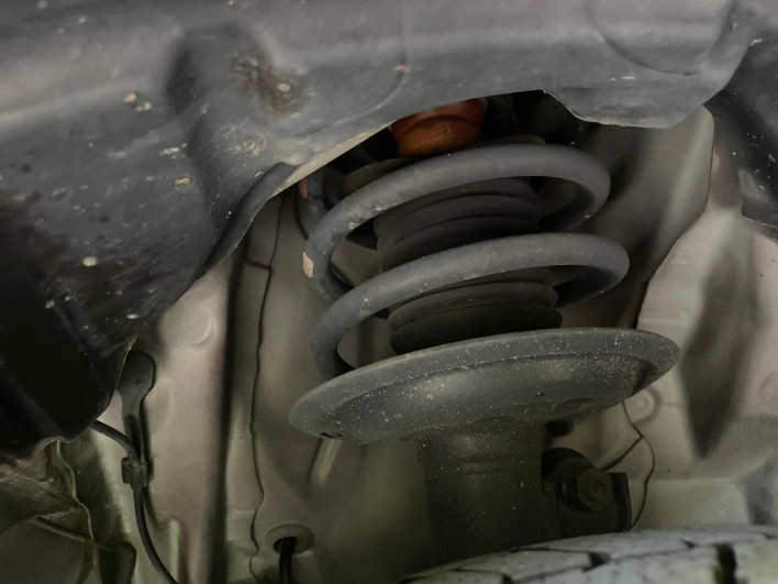 2015 Toyota Aqua DAA-NHP10 (UW-6a150fae5fe51)[24]