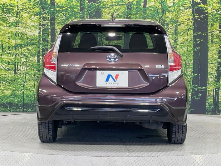 2015 Toyota Aqua DAA-NHP10 (UW-6a150fae5fe51)[17]
