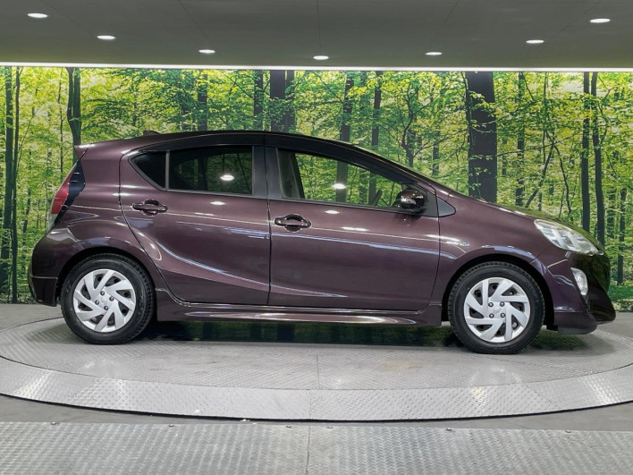 2015 Toyota Aqua DAA-NHP10 (UW-6a150fae5fe51)[15]