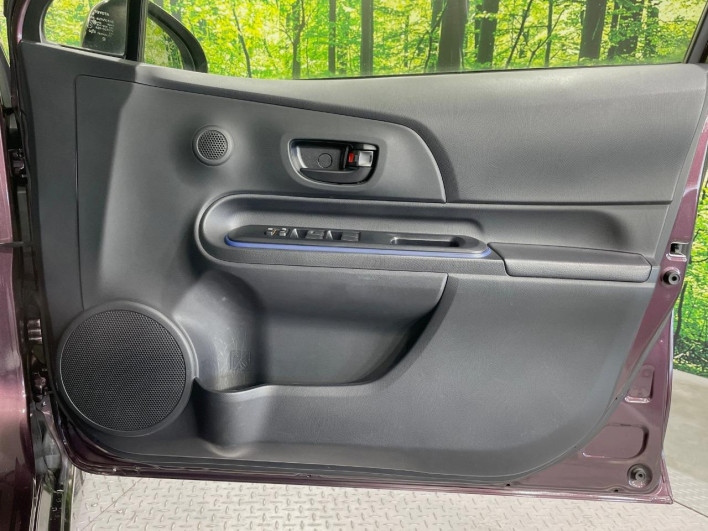2015 Toyota Aqua DAA-NHP10 (UW-6a150fae5fe51)[25]