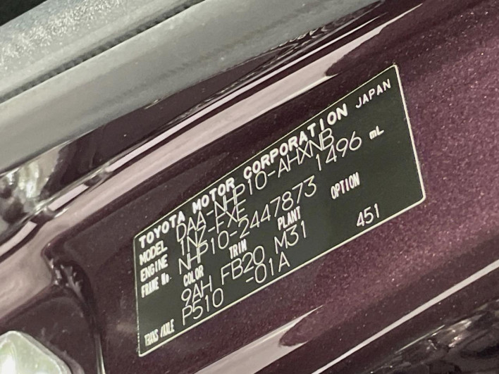 2015 Toyota Aqua DAA-NHP10 (UW-6a150fae5fe51)[1]