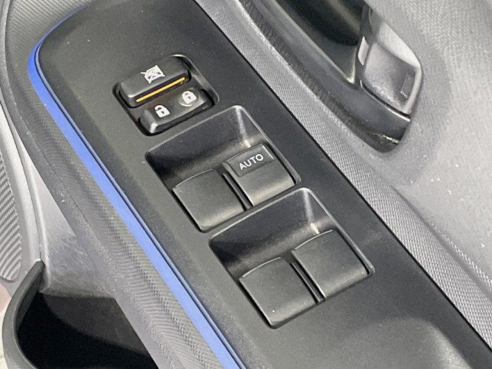 2015 Toyota Aqua DAA-NHP10 (UW-6a150fae5fe51)[26]