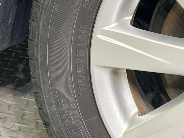 2015 Toyota Aqua DAA-NHP10 (UW-6a150faf9930c)[18]
