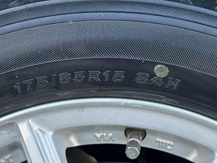 2016 Toyota Aqua DAA-NHP10 (UW-6a150fb0027f6)[13]