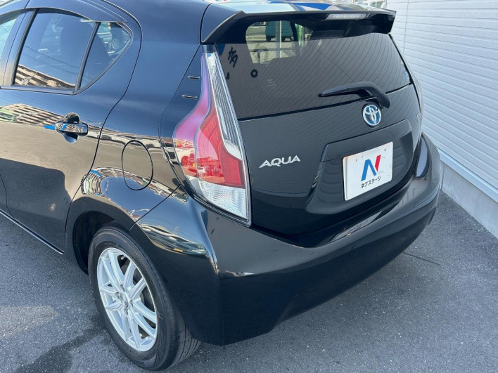 2016 Toyota Aqua DAA-NHP10 (UW-6a150fb0027f6)[11]