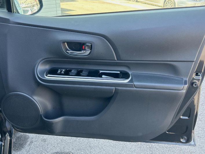 2016 Toyota Aqua DAA-NHP10 (UW-6a150fb0027f6)[21]