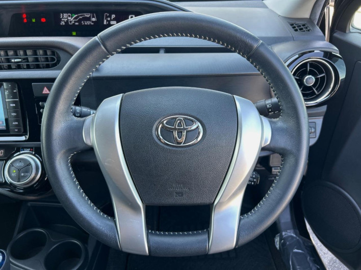 2016 Toyota Aqua DAA-NHP10 (UW-6a150fb0027f6)[27]