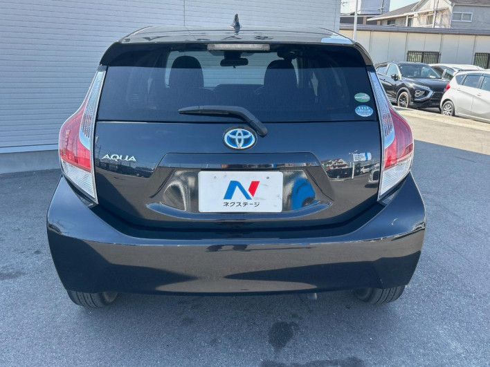 2016 Toyota Aqua DAA-NHP10 (UW-6a150fb0027f6)[16]