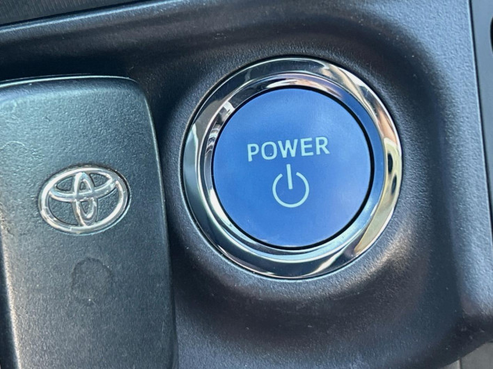 2016 Toyota Aqua DAA-NHP10 (UW-6a150fb0027f6)[26]