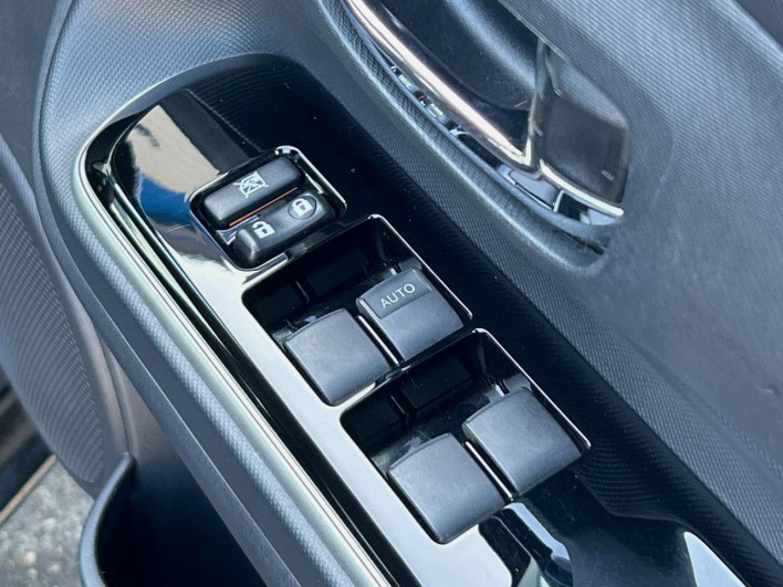 2016 Toyota Aqua DAA-NHP10 (UW-6a150fb0027f6)[22]