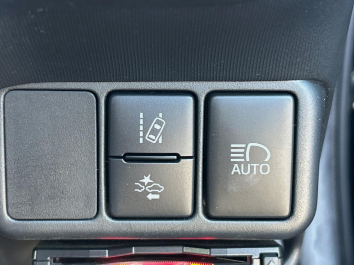 2016 Toyota Aqua DAA-NHP10 (UW-6a150fb0027f6)[25]