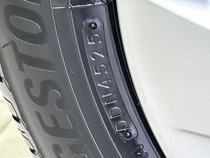 2019 Toyota Aqua DAA-NHP10 (UW-6a150fb55742a)[18]