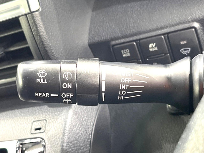 2016 Toyota Sienta DAA-NHP170G (UW-6a150fb7beb32)[14]