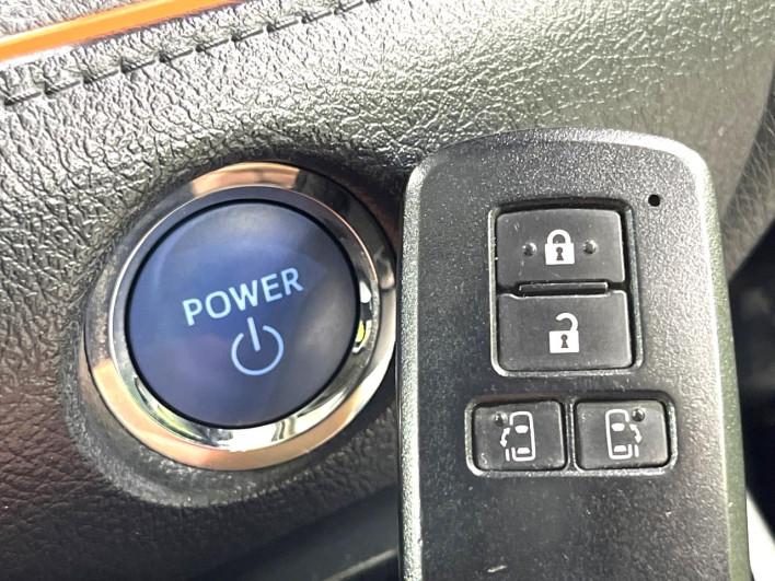 2016 Toyota Sienta DAA-NHP170G (UW-6a150fb7beb32)[12]