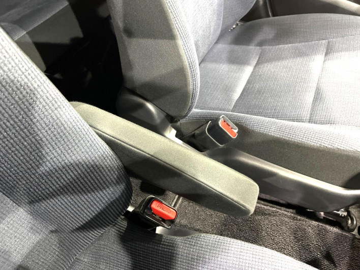 2016 Toyota Sienta DAA-NHP170G (UW-6a150fb7beb32)[25]