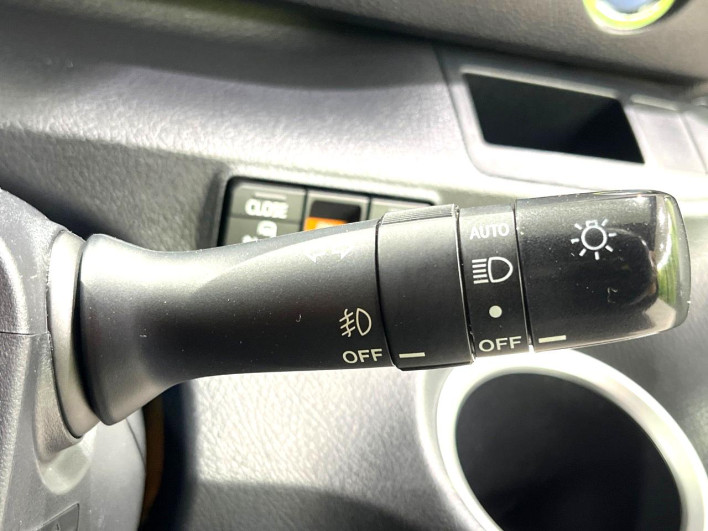 2016 Toyota Sienta DAA-NHP170G (UW-6a150fb7beb32)[13]