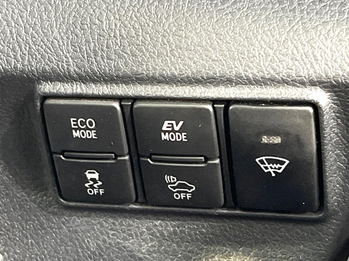 2016 Toyota Sienta DAA-NHP170G (UW-6a150fb7beb32)[23]