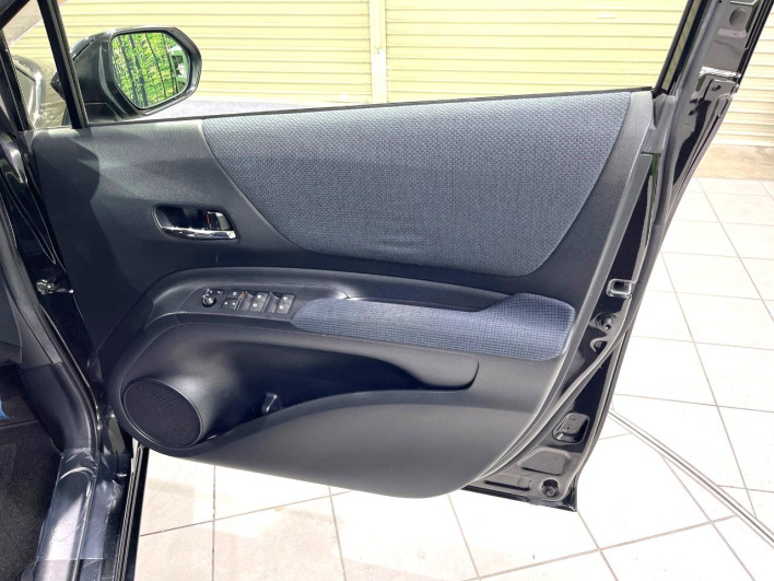 2016 Toyota Sienta DAA-NHP170G (UW-6a150fb7beb32)[8]