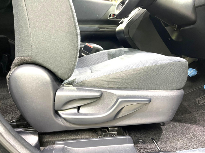 2016 Toyota Sienta DAA-NHP170G (UW-6a150fb7beb32)[10]