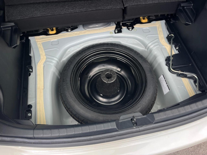 2016 Toyota Vitz DBA-NSP130 (UW-6a150fbabd890)[29]