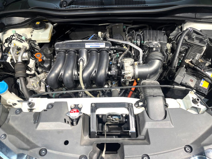 2016 Honda VEZEL DAA-RU3 (UW-6a150fcf0e5a9)[4]
