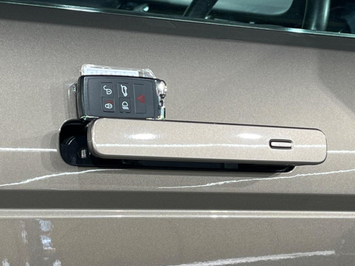 2019 Land Rover Range Rover Evoque 3DA-LZ2NA (UW-6a150fe03b751)[19]