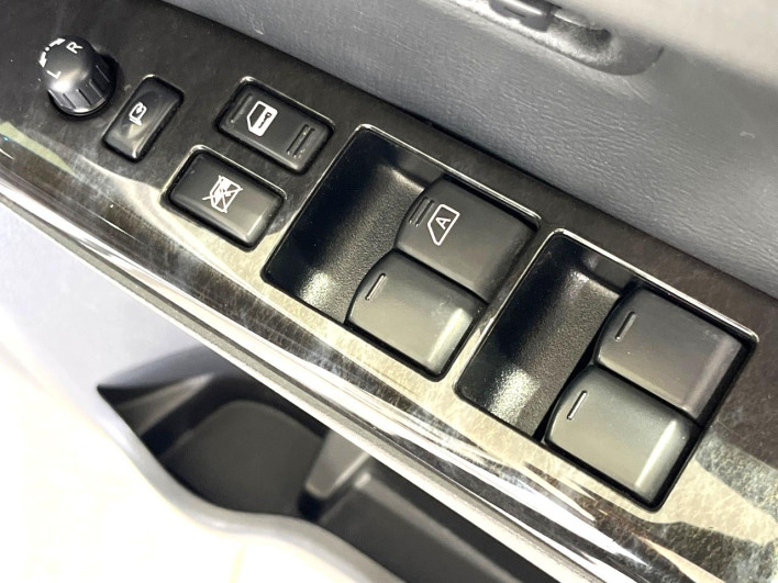 2013 Nissan Elgrand DBA-TNE52 (UW-6a150fea92ebc)[28]