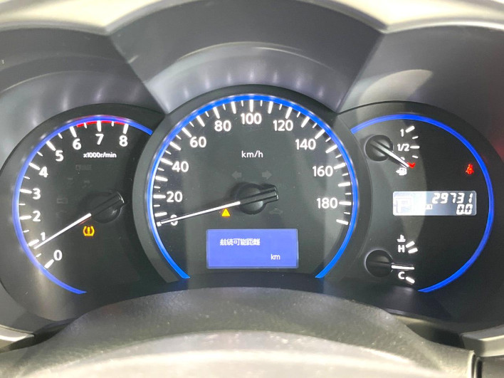 2013 Nissan Elgrand DBA-TNE52 (UW-6a150fea92ebc)[23]