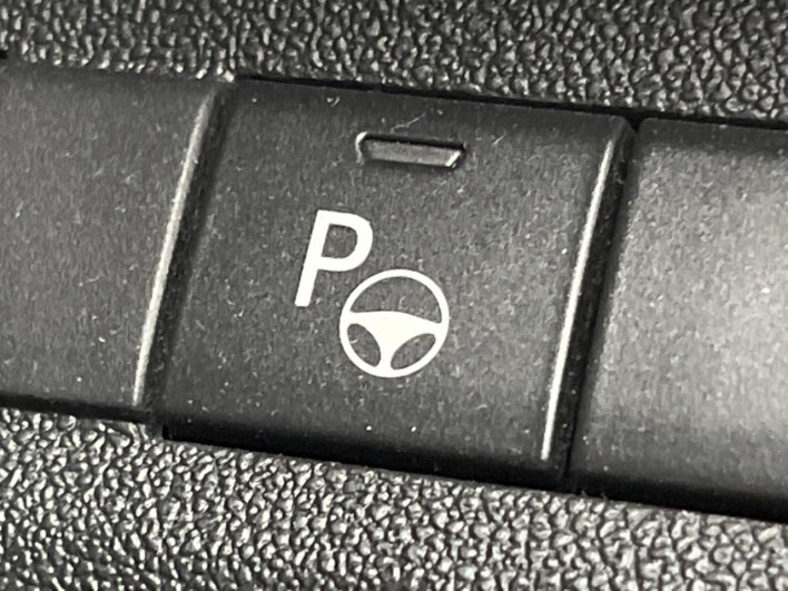 2018 Peugeot 2008 ABA-A94HN01 (UW-6a150ff43a75f)[19]