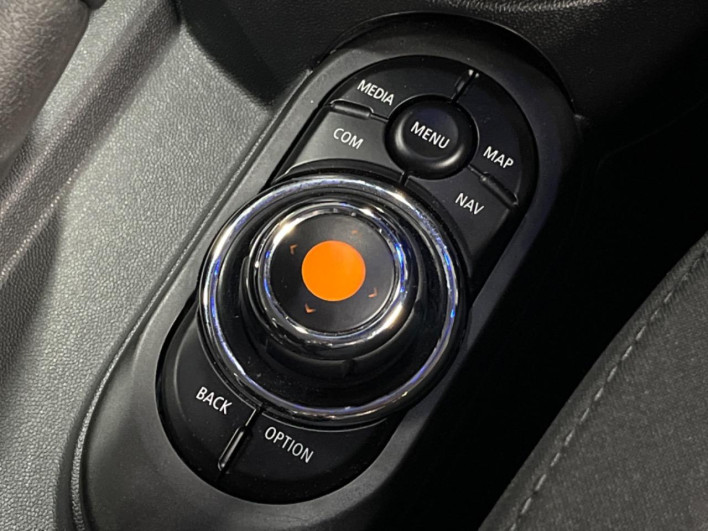 2021 Rover Mini 3DA-XY20MW (UW-6a15100548916)[18]
