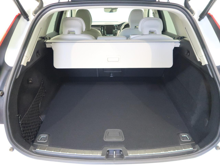 2021 Volvo XC60 5AA-UB420TXCM (UW-6a15100a5ed8e)[11]