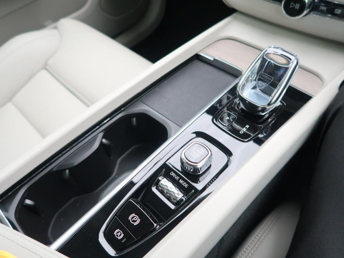2021 Volvo XC60 5AA-UB420TXCM (UW-6a15100a5ed8e)[18]