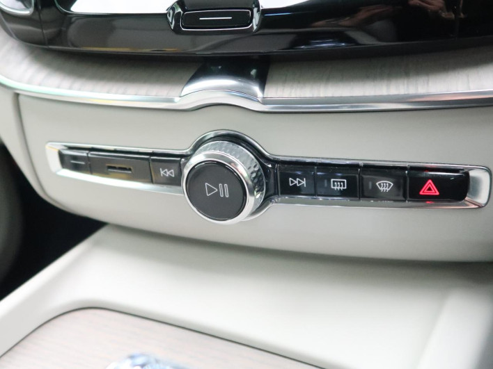 2021 Volvo XC60 5AA-UB420TXCM (UW-6a15100a5ed8e)[25]