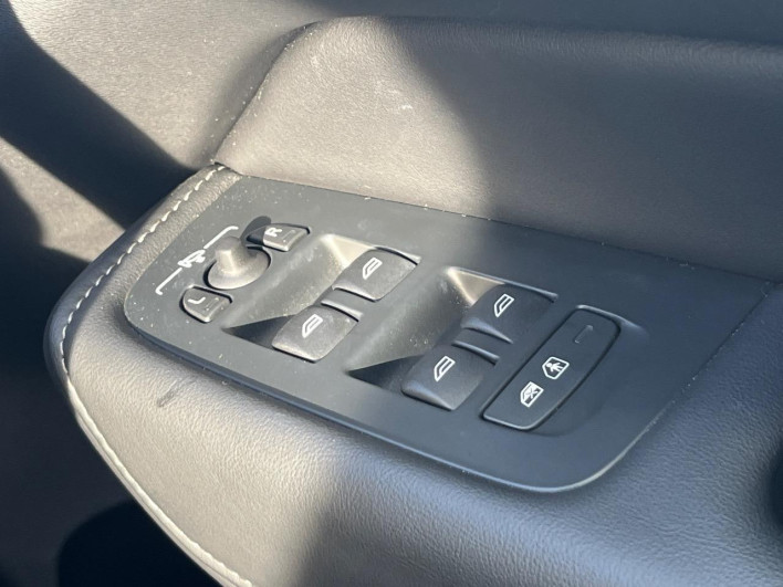 2022 Volvo XC60 5AA-UB420TXCM (UW-6a15100a6ec93)[24]