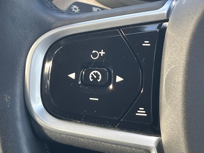 2022 Volvo XC60 5AA-UB420TXCM (UW-6a15100a6ec93)[18]