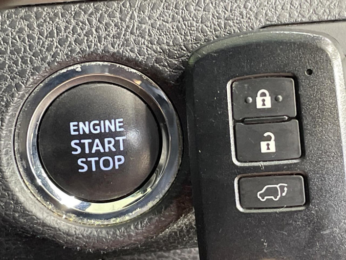 2017 Toyota Harrier DBA-ZSU60W (UW-6a15101fe0a5d)[13]