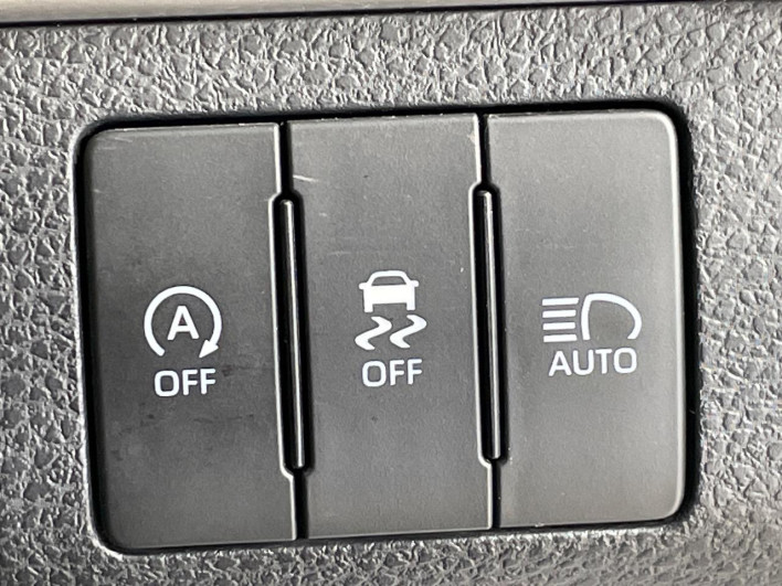 2017 Toyota Harrier DBA-ZSU60W (UW-6a15101fe0a5d)[11]