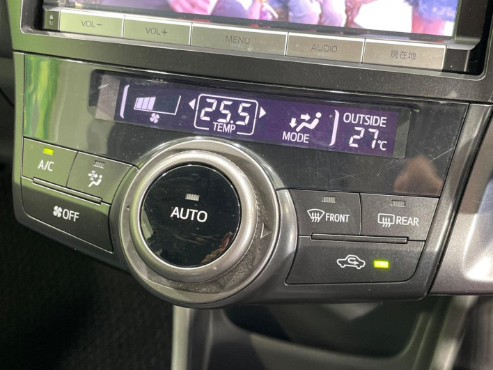 2014 Toyota Prius α DAA-ZVW41W (UW-6a1510274382c)[22]