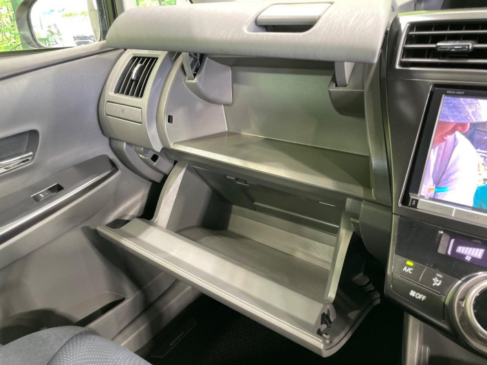 2014 Toyota Prius α DAA-ZVW41W (UW-6a1510274382c)[21]
