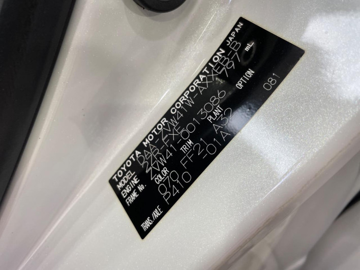 2014 Toyota Prius α DAA-ZVW41W (UW-6a1510274382c)[1]