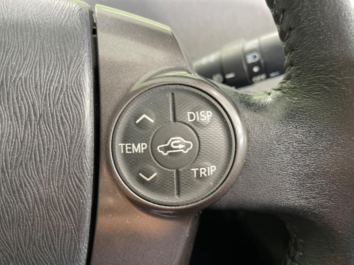 2014 Toyota Prius α DAA-ZVW41W (UW-6a1510274382c)[29]